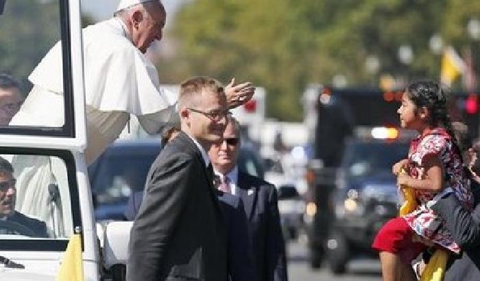 0134F7-NEWS_160343 Usa, bimba riesce a dare la sua lettera al Papa: colore della pelle non conta