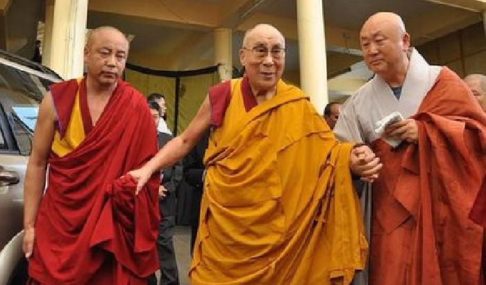 Dalai Lama: il mio successore sia una bella donna. E' polemica