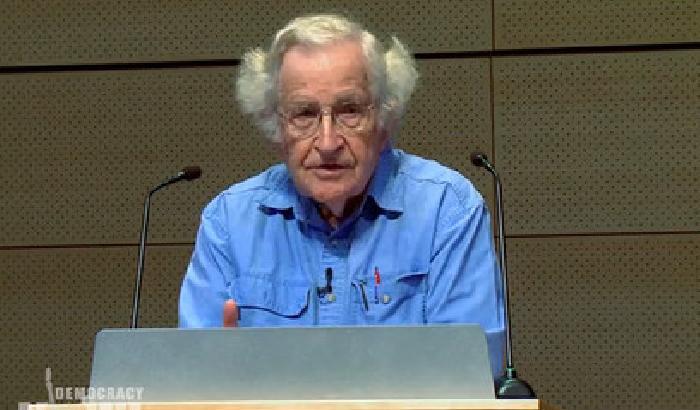 Botta e risposta con Noam Chomsky sulla politica estera Usa