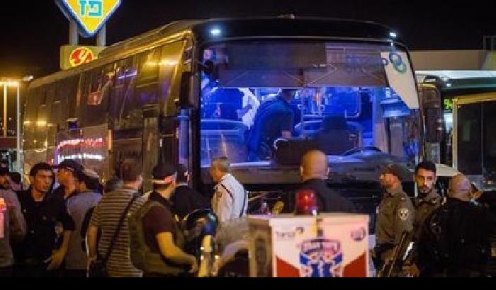 Gerusalemme nel sangue, assalto al bus: 2 morti
