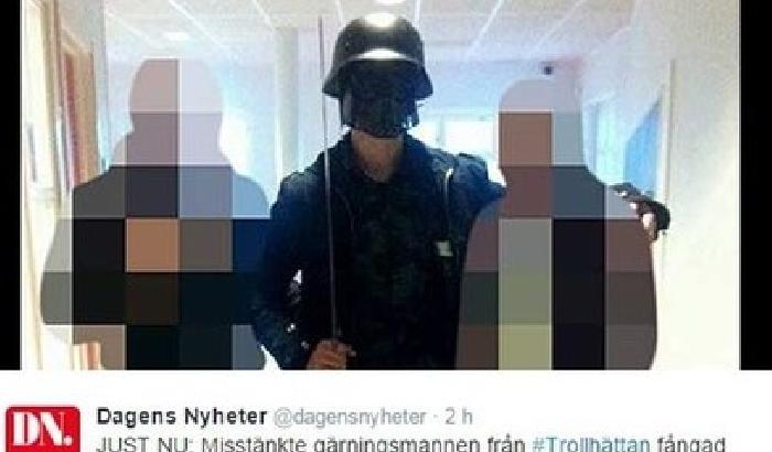 Svezia, entra in una scuola con una spada e uccide due persone