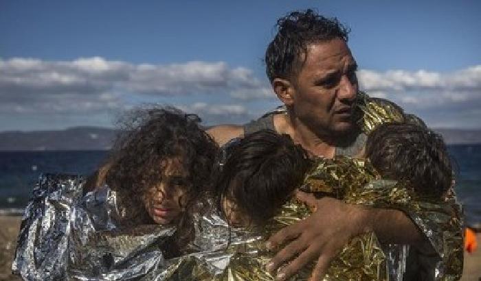 Migranti, nuova strage: 13 bimbi morti in Grecia