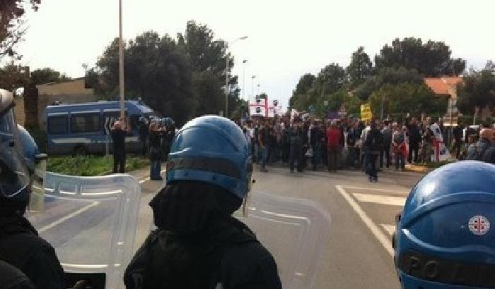Sardegna, manifestazione contro le basi Nato: ore di tensione