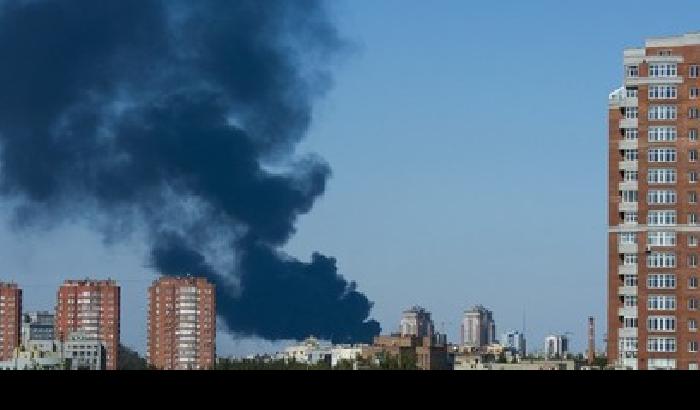 Bombe a Donetsk, botte alla Rada