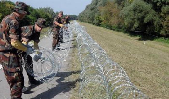 Slovenia: un muro di filo spinato al confine con la Croazia