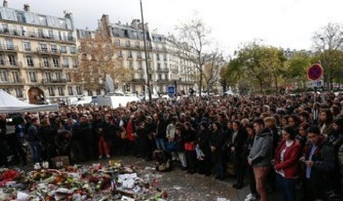 Strage di Parigi, associazioni e ong invocano il dialogo contro la barbarie