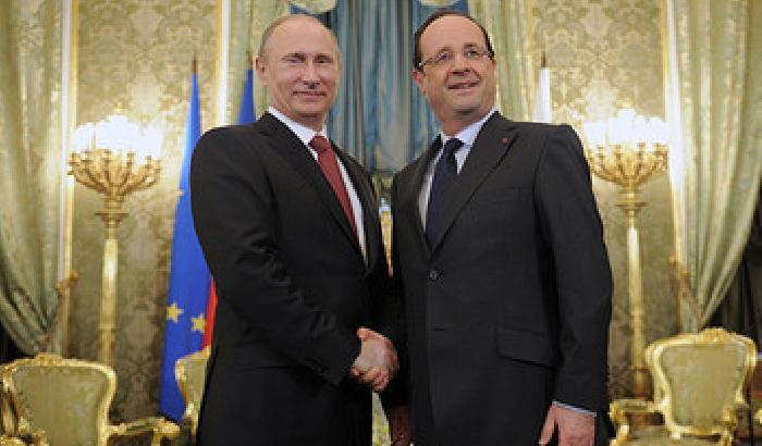 013E03-NEWS_165209 Putin con la Francia: l'Isis come Hitler