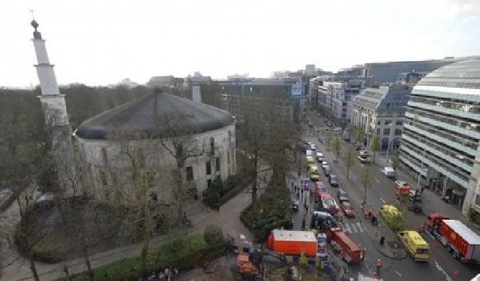 La grande moschea di Bruxelles, situata nel Parco del Cinquantenario a poche centinaia di metri dalle istituzioni europee