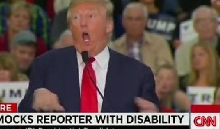 Trump, sempre pi&ugrave; inopportuno, deride un giornalista disabile