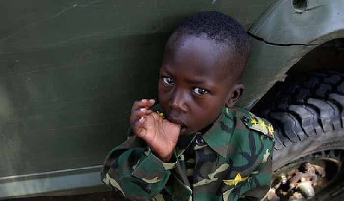 013FA0-un-bambino-soldato-in-africa Un bambino soldato in Africa
