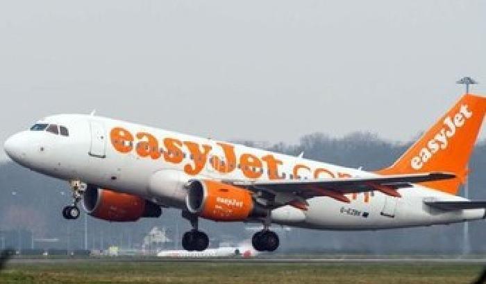 Francia: scritte in arabo su 4 aerei Easyjet 