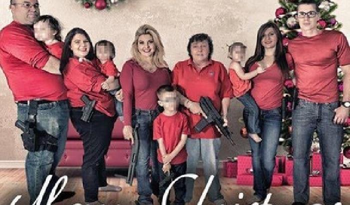 Buon Natale armati fino ai denti: gli auguri della deputata repubblicana