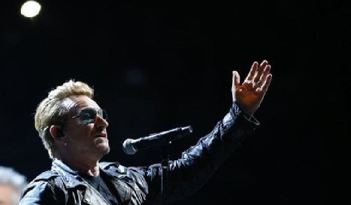 Bono in concerto: stasera siamo tutti parigini