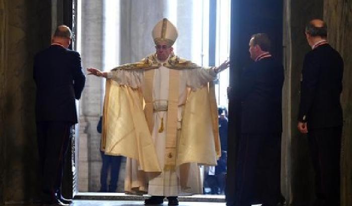 Papa Francesco ha aperto la Porta Santa