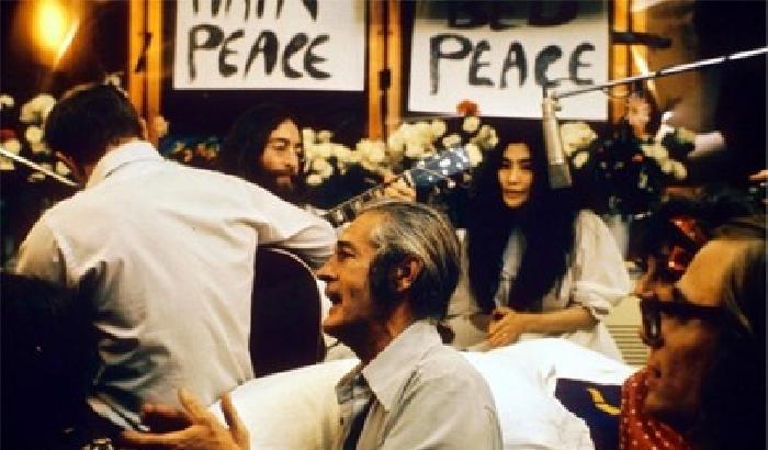 Give a peace a chance: John Lennon ci manca da 35 anni