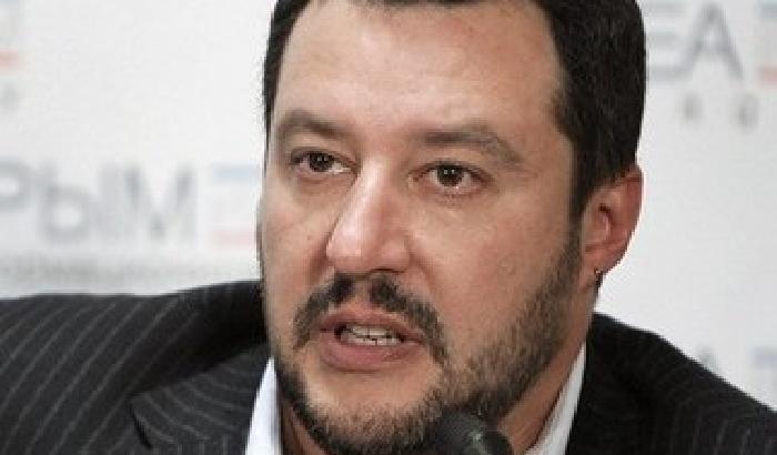Salvini attacca Renzi: infame, la morte del pensionato è colpa sua