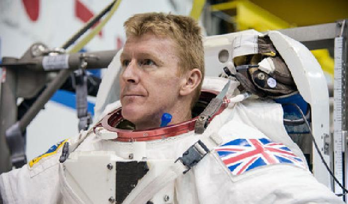 Astronauta inglese chiama dallo spazio, ma sbaglia numero