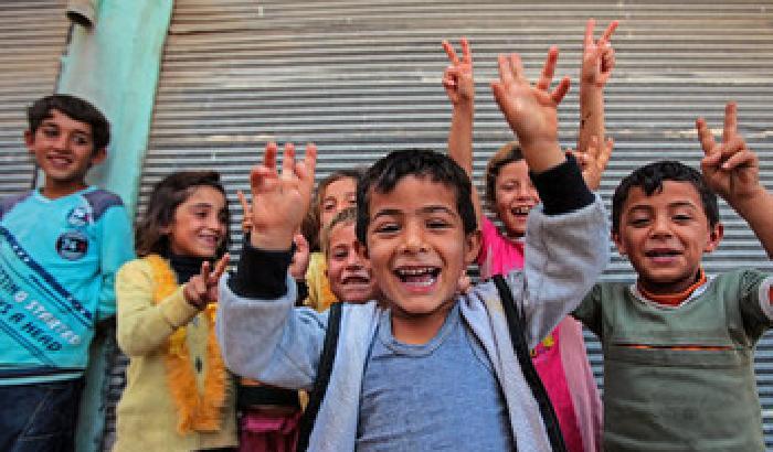 Adotta a distanza un bimbo di Kobane: fallo diventare grande