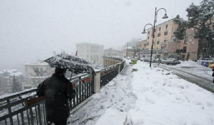 0144F2-NEWS_168991 Meteo: arriva l'inverno, pioggia e neve in tutto il Paese