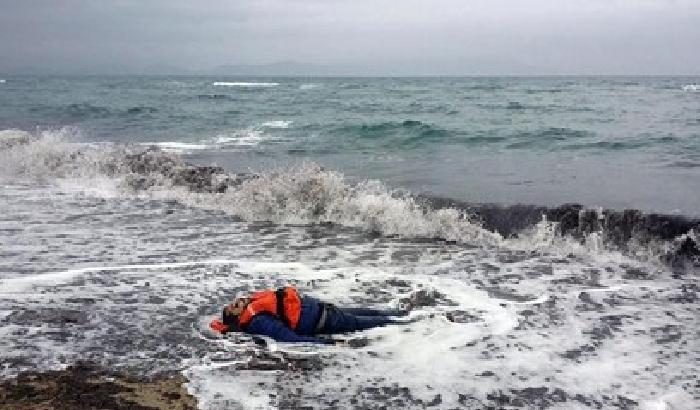 Migranti, nuova tragedia in Turchia: 34 morti, 3 i bambini
