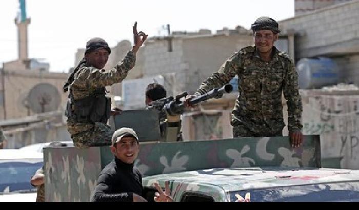 Mosca: assieme ai ribelli libereremo Raqqa e Palmira dall'Isis