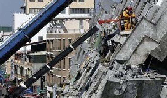 014B2C-taiwan-a-61-ore-dal-sisma-estratta-viva-una-bambina-di-8-anni Taiwan: a 61 ore dal sisma estratta viva una bambina di 8 anni