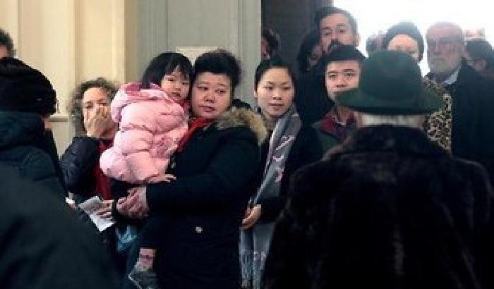 014B34-truppe-di-cinesi-hanno-votato-alle-primarie-del-pd-a-milano Truppe di cinesi hanno votato alle primarie del Pd a Milano