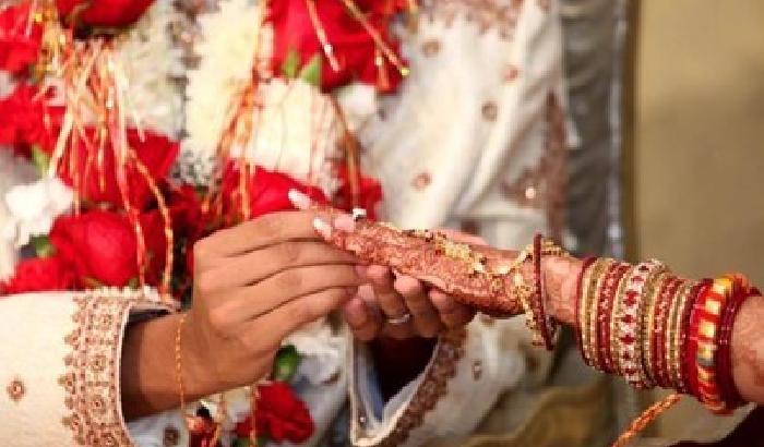 Sesso con la promessa di sposarla: arrestato in India per violenza sessuale