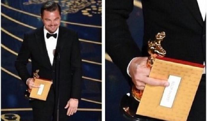 Oscar 2016: DiCaprio e il ditino birichino