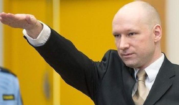 Breivik non si pente: in aula fa il saluto nazista