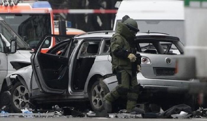 Esplode un'auto a Berlino: escluso il terrorismo