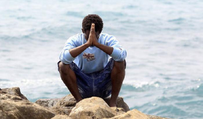 Un migrante a Ventimiglia 