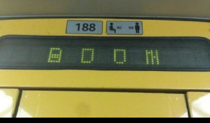 0153B2-NEWS_177606 Bruxelles: appare la scritta 'boom' nella metro, polemica sul web