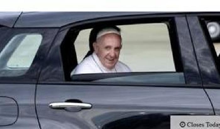 La papamobile di Bergoglio va all'asta per beneficenza