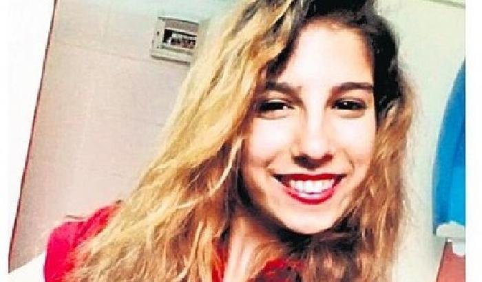 Modella turca muore lanciandosi nuda dalla finestra per sfuggire allo stupro