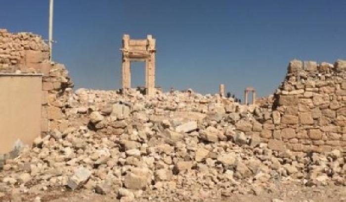 Isis, a Palmira una fossa comune con donne e bambini