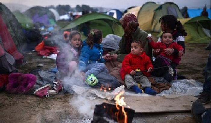 Donne e bambini nel campo profugo di Idomeni 