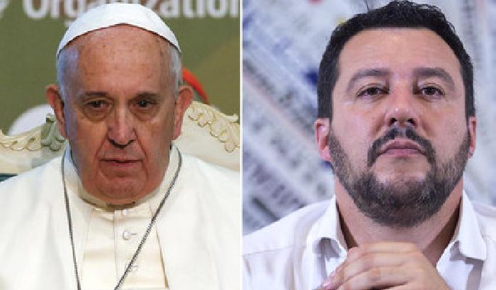 Salvini schiuma contro il Papa: incentiva l'invasione