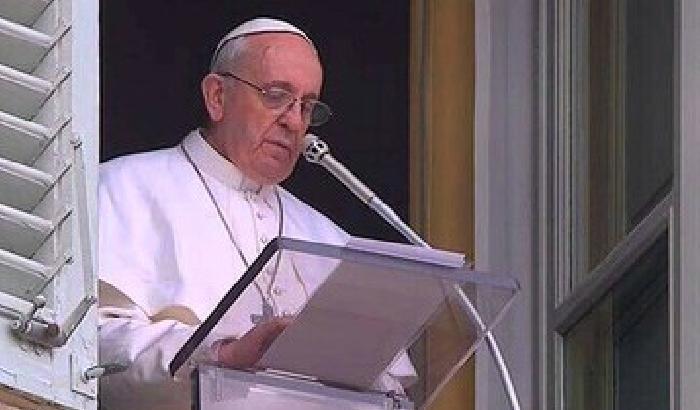 Il Papa racconta la storia di un profugo: sua moglie sgozzata perché cristiana