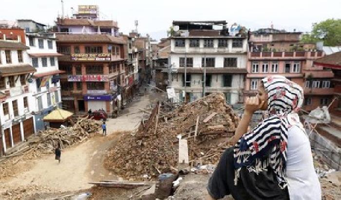 Nepal, a un anno dal terremoto 600mila famiglie sfollate e pochi progressi