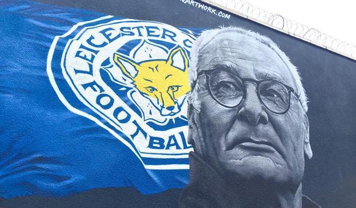 Il murales dedicato a Claudio Ranieri, ct del Leicester