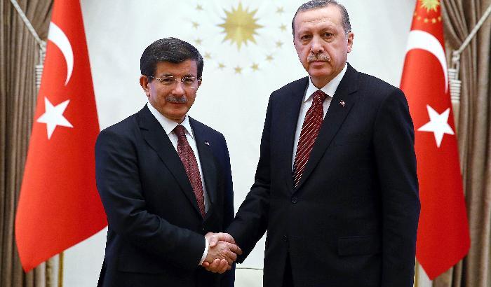 Dopo lo scontro con Erdogan, Davutoglu annuncia le dimissioni