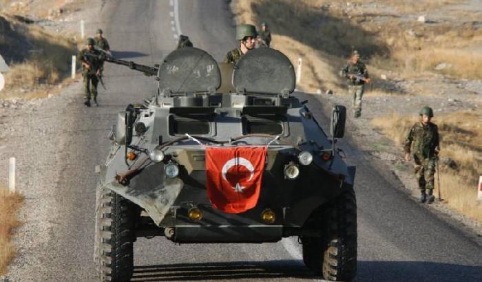 L'esercito turco è entrato nel cantone di Kobane, la città che ha resistito all'Isis