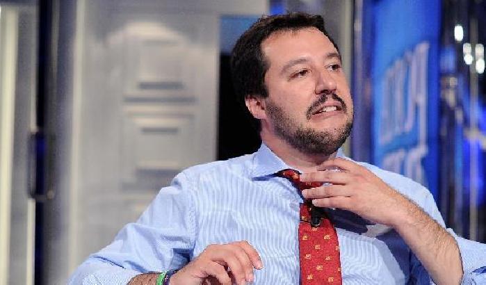 Salvini: dopo i campi rom raderemo al suolo i centri sociali