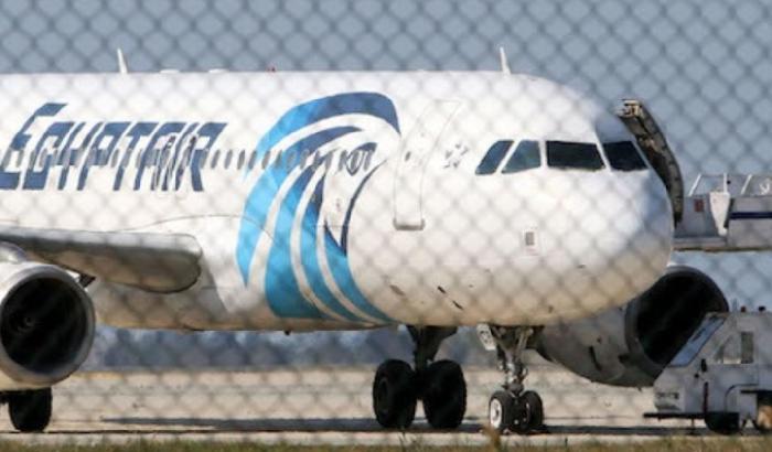 Aereo Egyptair, Ayrault: assolutamente nessuna idea sulle cause