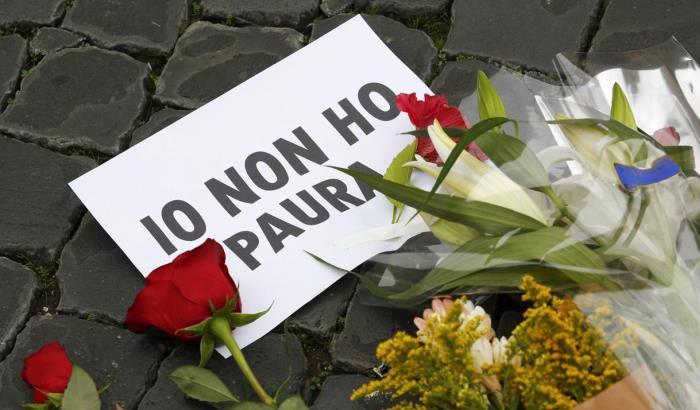 Manifestazione dopo gli attacchi di Parigi