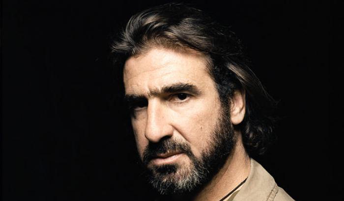 Compie 50 anni Cantona, talento ribelle dal calcio al set