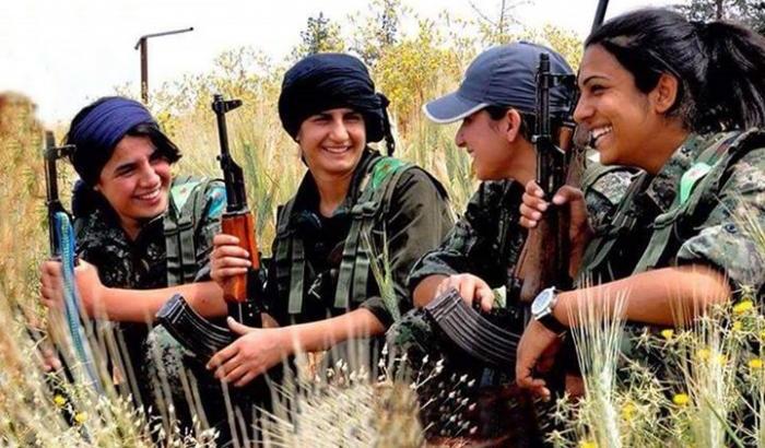 Combattenti curde impegnate a Kobane