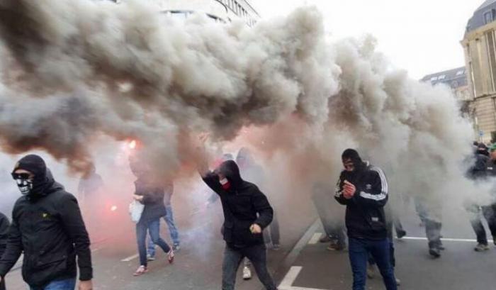 Belgio in piazza contro l'austerità: una decina i feriti