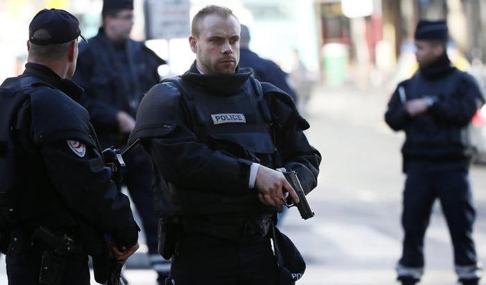 Parigi, blitz della polizia: arrestato un sospetto jihadista